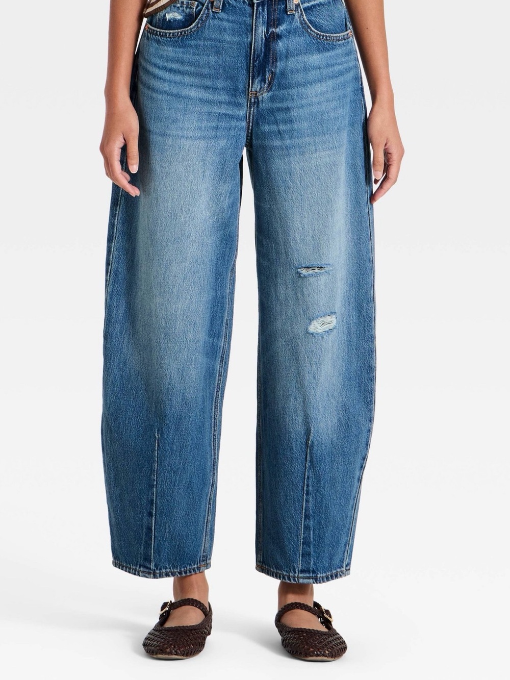 Universal Thread Light Blue Barrel-Leg Distressed Jeans